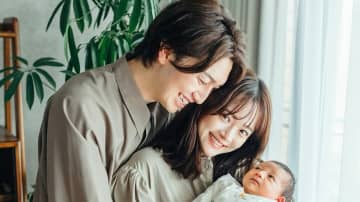 「2人に顔似てきて」田久保夏鈴 生後2ヵ月息子と“あちゃ～ポーズ”を披露！？成長感じるくりっとおめめの写真や親子で添い寝する姿に「大きくなってる」