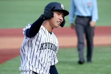 17歳が神宮にバックスクリーン弾「打球音が…」　12球団ファン“争奪戦”へ「ウチに来ないか」