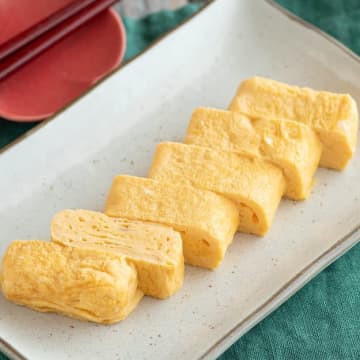 【卵焼きには梅昆布茶を入れると超ウマいよ】「ちょっとやってみる」「もう普通の味付けには戻れないかも」簡単アレンジレシピ