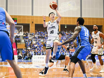 富永啓生が7本の3Pを含むキャリアハイ更新30得点…レバンガ北海道が7連勝を達成