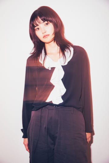 【インタビュー】由薫、ドラマ『推しの殺人』主題歌「The rose」に残酷さと混沌と光り「美しさとはどういうものか？」