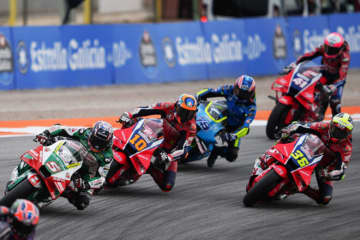 ミル、マリーニを巻き込みダブルリタイア「僕のミス。ルカ、チーム、ホンダに謝罪したい」／第22戦バレンシアGP