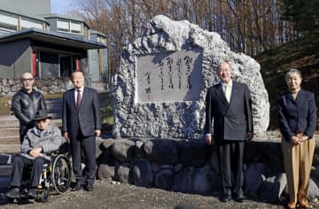 倉本聰さん、劇場に石碑寄贈　北海道富良野、開館25周年