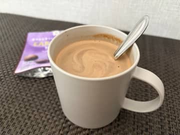 牛乳に入れて混ぜるだけ！　簡単『ホットチョコレート』が「信じられない美味しさ」【セブン】