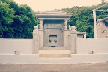 「墓前ピクニック」に「祭祀NG」の干支！？　先祖が眠る「沖縄の山」 意外すぎる「お墓の習わし」とは