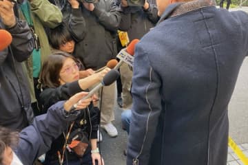 赤坂の女性歌手刺傷事件　刺したと思われる男は自転車で逃走か