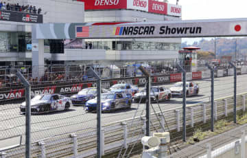 米人気レースの車両が日本で走行　関税影響下で相互理解促す