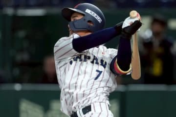 前日に死球受けた西川史礁が韓国の21歳右腕に話しかけられて笑顔で対応　大事には至らず16日の第２戦ではクリーンナップに昇格