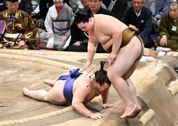 【九州場所】安青錦が７勝目で勝ち越し王手「我慢して出ていけた。体は動いているし悪くない」