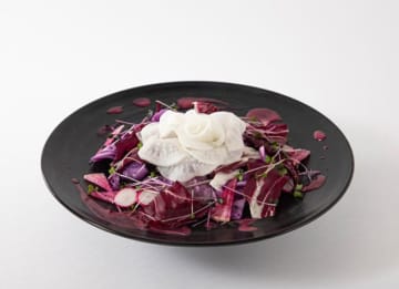 渋谷で『果てしなきスカーレット』テーマカフェ開催！　作品の世界観を体感できるメニュー＆グッズ展開