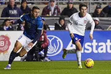 W杯ホスト国×南米強豪が大乱闘「ベンチは空っぽ」　終了間際に勃発…現地報道「物議を醸した」