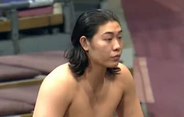 「ロン毛の力士きた」「まじイケメン」19歳力士の“美脚”スタイルに熱視線