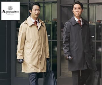 全日空商事、アクアスキュータムコラボのレインコートとマフラーを発売