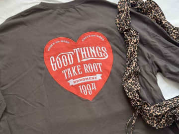 「見て見て！ と自慢したくなる！」【しまむら】大人カジュアルにぴったり♡「バックハートT」