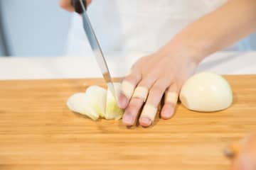 包丁の間違った使い方10選…その持ち方が危険？知っておきたい基本とは