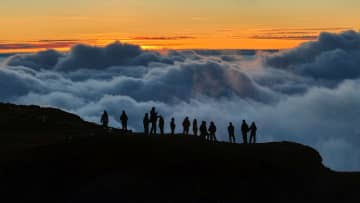 轎子山に星空と雲海の絶景　中国雲南省