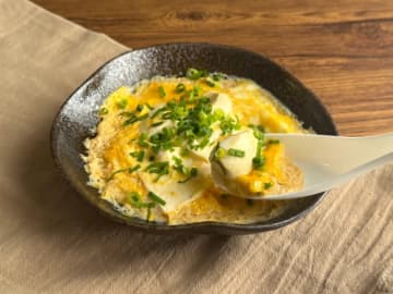 レンジで簡単！50円で作れるふわとろ「温奴の卵とじ」
