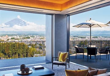 大人の“サウナ合宿”が叶う「edit x seven 富士御殿場」で、富士を臨むサウナ付きスイートを体験！