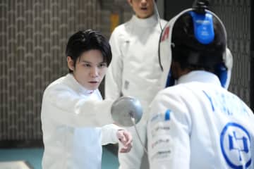 萩原利久「この1敗は重い…」初フェンシングで小島よしおと超真剣勝負！金メダリストも褒めた鋭い突きを見せるも惜敗