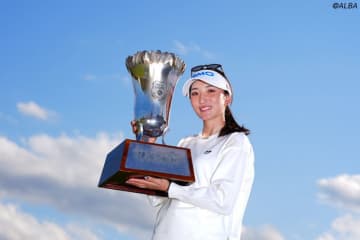 胸を張って地元・宮崎へ　脇元華が有言実行『65』で涙の初V「かなえられて良かった」