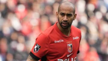 一部サポーターの暴言も影響？浦和退団チアゴ・サンタナ、清水退団時との温度差が話題