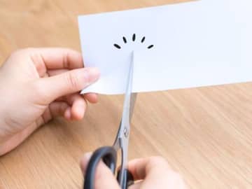 ハサミの切れ味を"復活"させる方法！おうちにあるモノで簡単にできますよ♪