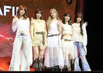 「NewJeans」HYBEへの復帰渦中…「LE SSERAFIM」が悪質コメント投稿者を告訴「最後まで責任を問う」