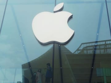 アップル、COOが正式退任　クックCEOの後継者レースも本格化、筆頭候補は？