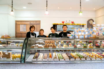 【新しいお店、見つけた！】ふんわりと広がる甘い香りに、ショーケースいっぱいの幸せ♡これからも地域に“おいしいの笑顔” を届ける「ヤエ・ミラン」。