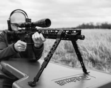 狙撃ポジションを選ばない安定性！Firefieldから「ツーピースM-LOKバイポッド」登場！サバゲー・射撃愛好家必見！