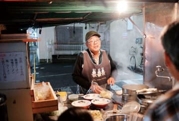 「つい通ってしまう」笑顔で出迎え50年　さいたま・東大宮の「屋台ラーメン北国」　肩を寄せて麺すすり…憩いの場に　魅力は「飽きずに毎日でも食べられる味」