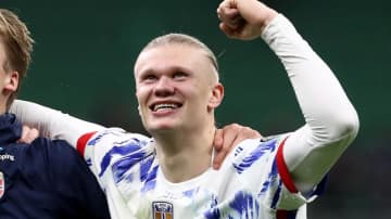 世界最強FWのノルウェー、2026年W杯出場確定！苦しむ古豪イタリアの熱血監督はファンに謝罪