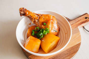 料理研究家ゆかり『手羽元の角煮』の作り方を公開！”超簡単”フライパンだけで『定番の味』が完成…目からウロコの調理テクに主婦からも驚きの声「その手がありましたか！」「お肉も柔らかくて凄く美味しかった」