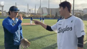 【DeNA】度会隆輝、韓国人選手と会話する姿に「コミュ力お化け」の声　爆笑トークにツッコミ殺到
