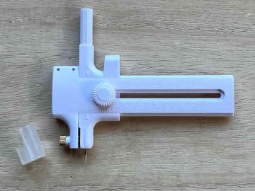 【ダイソー名品】きれいな丸にカットできる「コンパスカッター」が優秀！きれいに切るコツもご紹介！