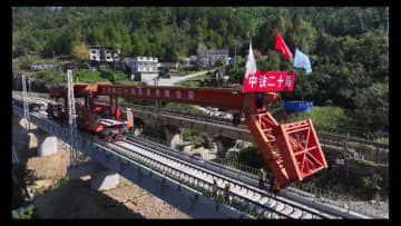 甕馬鉄道南延伸線、軌道・橋桁工事が完了　中国貴州省