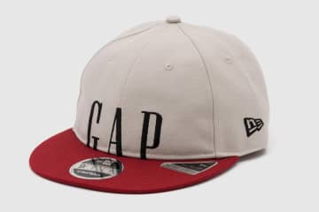 GAP×ニューエラのベースボールキャップ、アメリカ国旗＆クリスマス着想カラーで