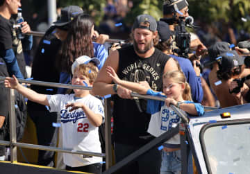 引退したドジャース・カーショーが〝解放感〟に浸る「もう追いつこうと頑張る必要はないんだ」