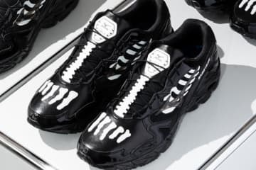 ミズノ“骨”ディテールのスニーカー「ウェーブライダー 10」、サボタージュとコラボ
