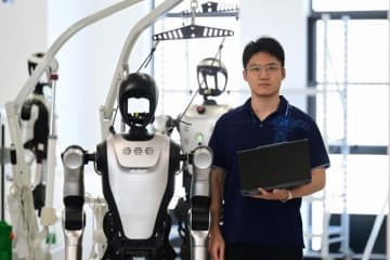 人型ロボットの「トレーナー」、ロボット用アプリケーション開発エンジニア―中国