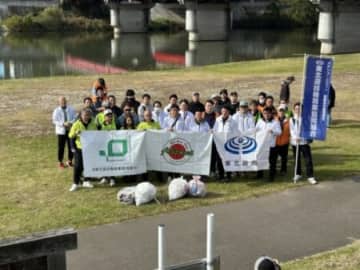 回胴遊商東北支部と東北遊商、広瀬川清掃に37人参加　ごみ少なく「街の誇り」