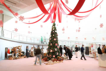 「スパイラルクリスマスマーケット2025」表参道で、器やジュエリーなど作家約50組が集結