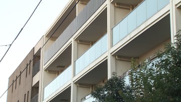 小1男児がマンション4階から転落「おでこに冷却シート」当時保護者おらず1人で…意識あるものの話せず　東京・杉並