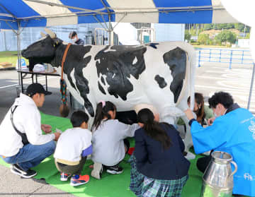 福岡・京都でミルクフェス開催 搾乳体験や試飲で乳製品を身近に
