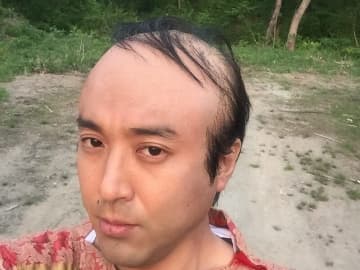 「散らかしてますね」ムロツヨシ、別人級ヘアスタイルの自撮りショットにざわつく「何故か笑ってしまいます」「むっちゃリアル」