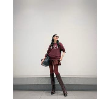 アンミカ、全身ボルドーの“大人のワントーンコーデ”披露