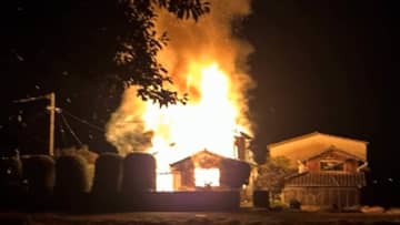 住宅火災で1棟全焼　1人暮らしの75歳女性がやけど負い搬送　命に別条なし　岡山市