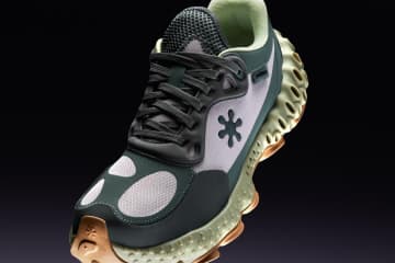 新シューズブランド「スポンジ」サレヘ・ベンバリーがデザイン、穴あきソールのスニーカーがGR8に