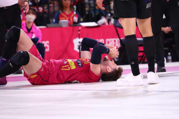 東京GBの新加入ヴィセンティンは右足関節捻挫… ブロックの着地時に相手と接触し負傷