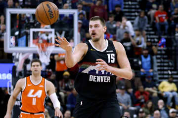 「まるで子どもたちとプレーしているかのよう」ヨキッチの圧巻パフォーマンスにレジェンドが脱帽＜DUNKSHOOT＞